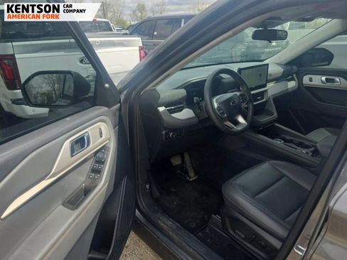 Used 2025 Ford Explorer Active w/ Active Comfort Package AWD/4WD image 4