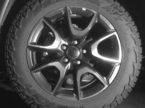 Used 2025 Jeep Compass Trailhawk image 14