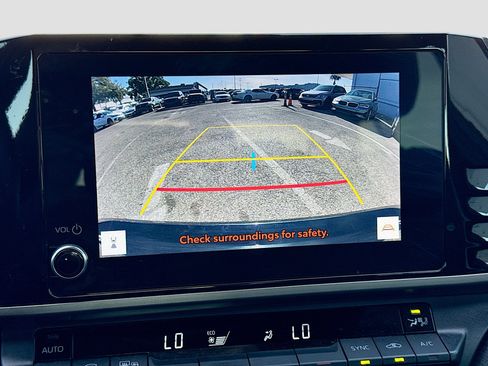 Used 2025 Toyota Camry SE w/ Convenience Package image 32