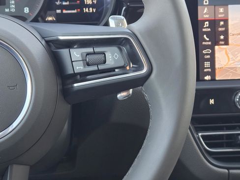 Certified 2025 Porsche Macan image 27