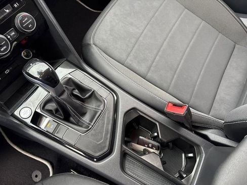 Used 2024 Volkswagen Taos SE image 36