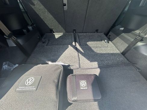 Used 2024 Volkswagen Tiguan SE R-Line image 39