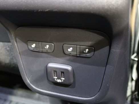 Used 2021 Chevrolet Equinox Premier image 40