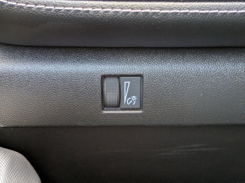 Used 2024 Chevrolet Colorado LT w/ LT Convenience Package III image 14