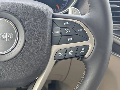 Used 2017 Jeep Grand Cherokee Overland w/ Jeep Active Safety Group AWD/4WD image 22