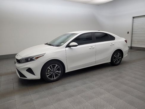 Used 2023 Kia Forte LXS FWD image 2