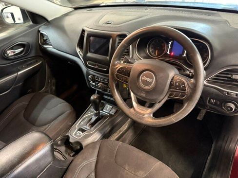Used 2019 Jeep Cherokee Latitude w/ Popular Appearance Group AWD/4WD image 11