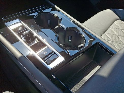 Used 2024 Volkswagen Atlas SEL Premium R-Line image 22