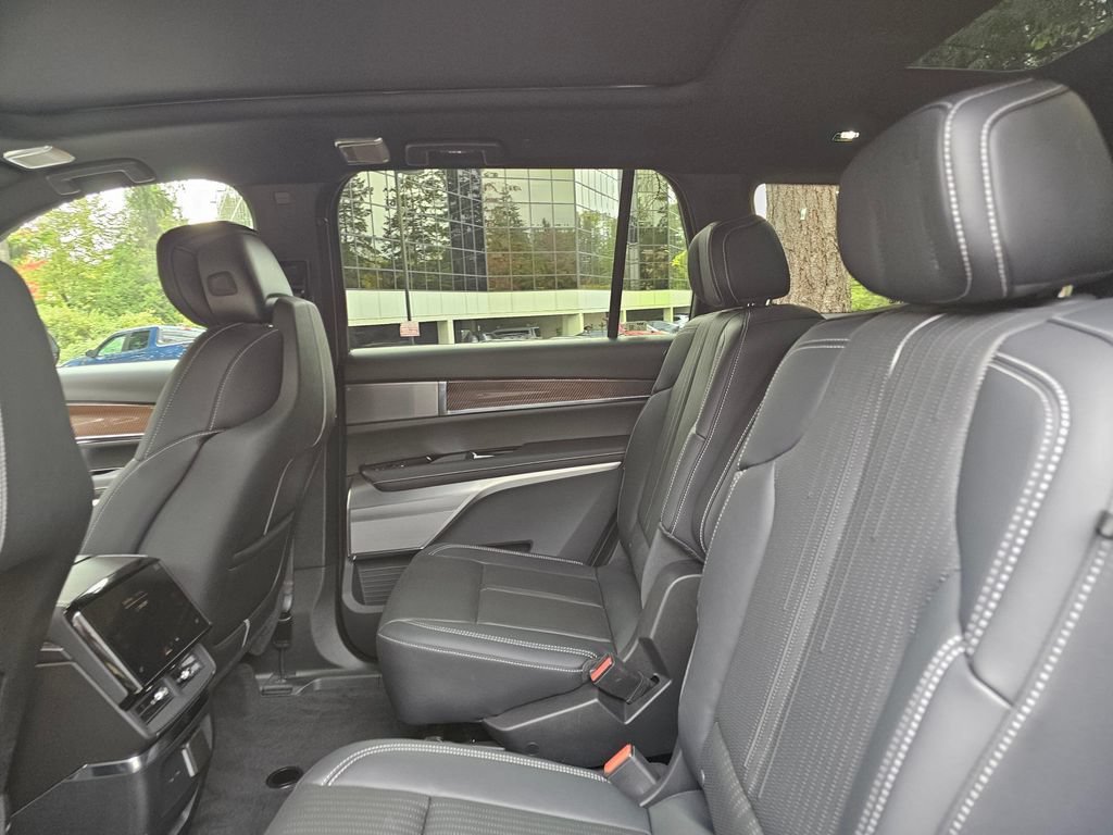 New 2027 Cadillac Vistiq Luxury AWD/4WD image 19