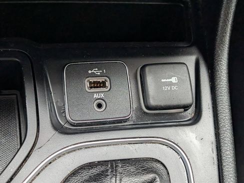 Used 2019 Jeep Cherokee Latitude w/ Popular Appearance Group image 19