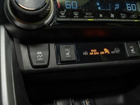 Used 2023 Toyota RAV4 XLE Premium image 15