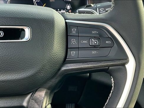 New 2025 Jeep Grand Cherokee Limited w/ Black Appearance Package image 19