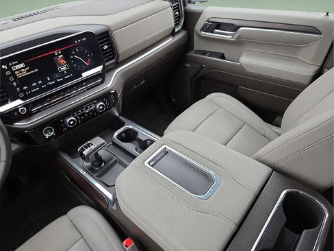 Used 2022 GMC Sierra 1500 SLT w/ SLT Convenience Package image 9