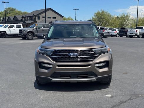 Used 2021 Ford Explorer XLT AWD/4WD image 2