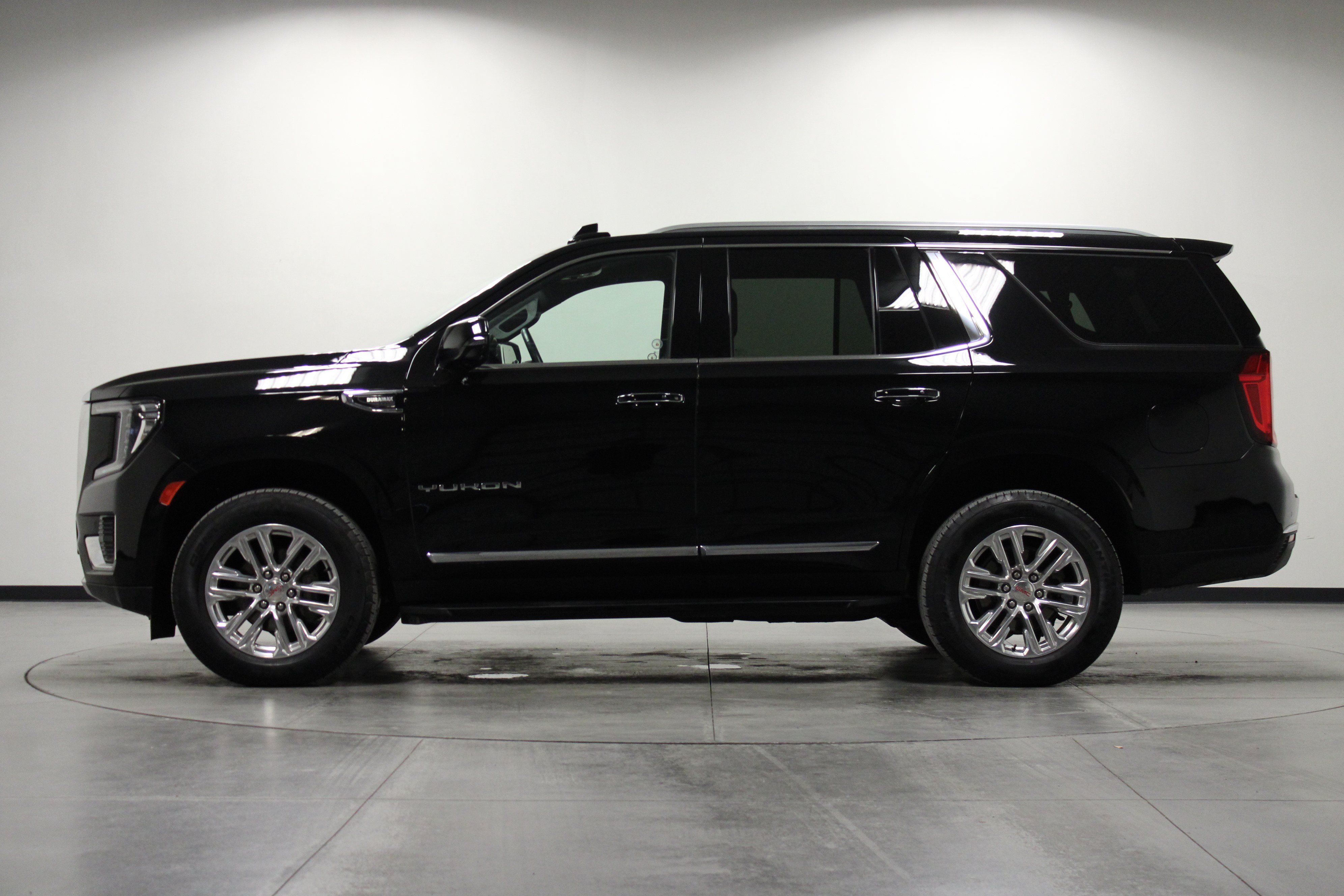 Used 2024 GMC Yukon SLT w/ SLT Luxury Package AWD/4WD image 7