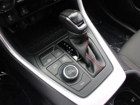 Used 2022 Toyota RAV4 SE w/ Weather & Moonroof Package AWD/4WD image 18