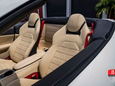 Used 2017 Ferrari California T RWD image 27
