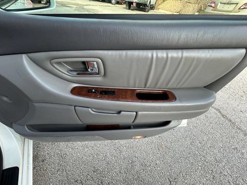 Used 2000 Toyota Avalon XLS image 17