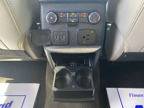 Used 2018 Ford Explorer Limited image 22