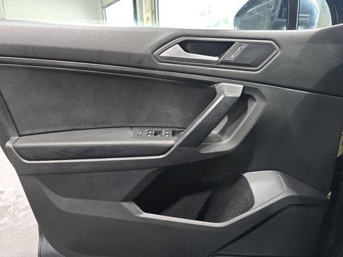Used 2021 Volkswagen Tiguan SE FWD image 26