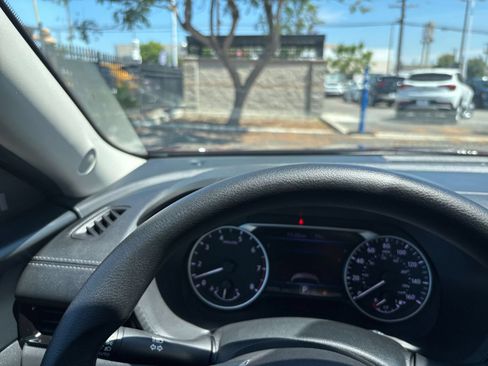 Used 2025 Nissan Sentra SV FWD image 34