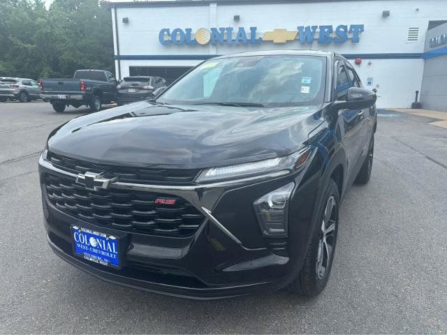 Used 2025 Chevrolet Trax RS w/ Sunroof Package FWD image 1