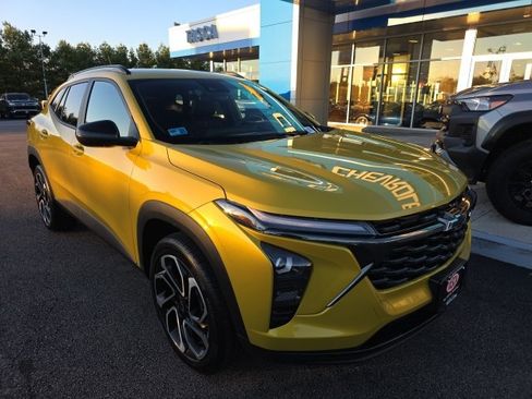 Used 2024 Chevrolet Trax RS w/ Driver Confidence Package image 1