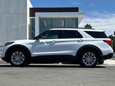 New 2026 Ford Explorer Active w/ Active Comfort Package AWD/4WD image 6