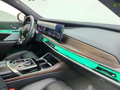 Used 2023 BMW 760i xDrive w/ Executive Package AWD/4WD image 21