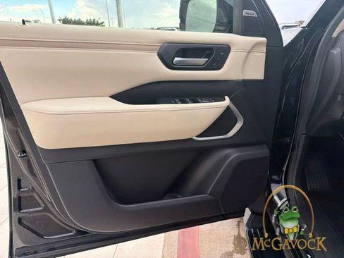 Used 2025 Nissan Armada Platinum RWD image 8