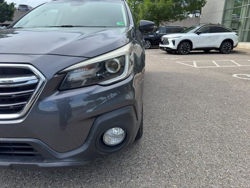 Used 2019 Subaru Outback 2.5i Limited AWD/4WD image 2