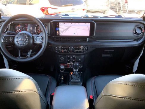 Used 2024 Jeep Wrangler Unlimited Rubicon image 16