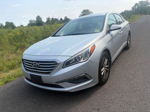 Used 2015 Hyundai Sonata SE w/ Option Group 09 FWD image 1