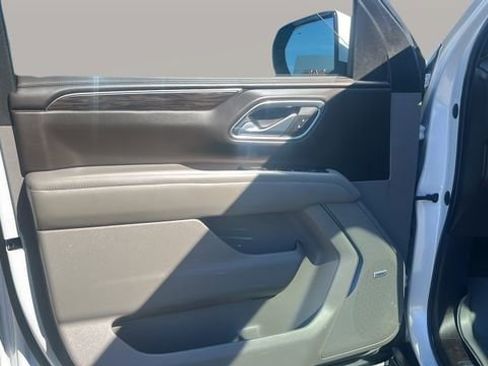 Used 2021 Chevrolet Suburban Z71 w/ Luxury Package image 11