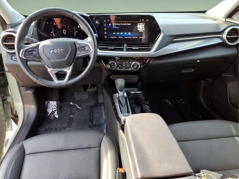 Used 2025 Chevrolet Trax ACTIV w/ Driver Confidence Package FWD image 13