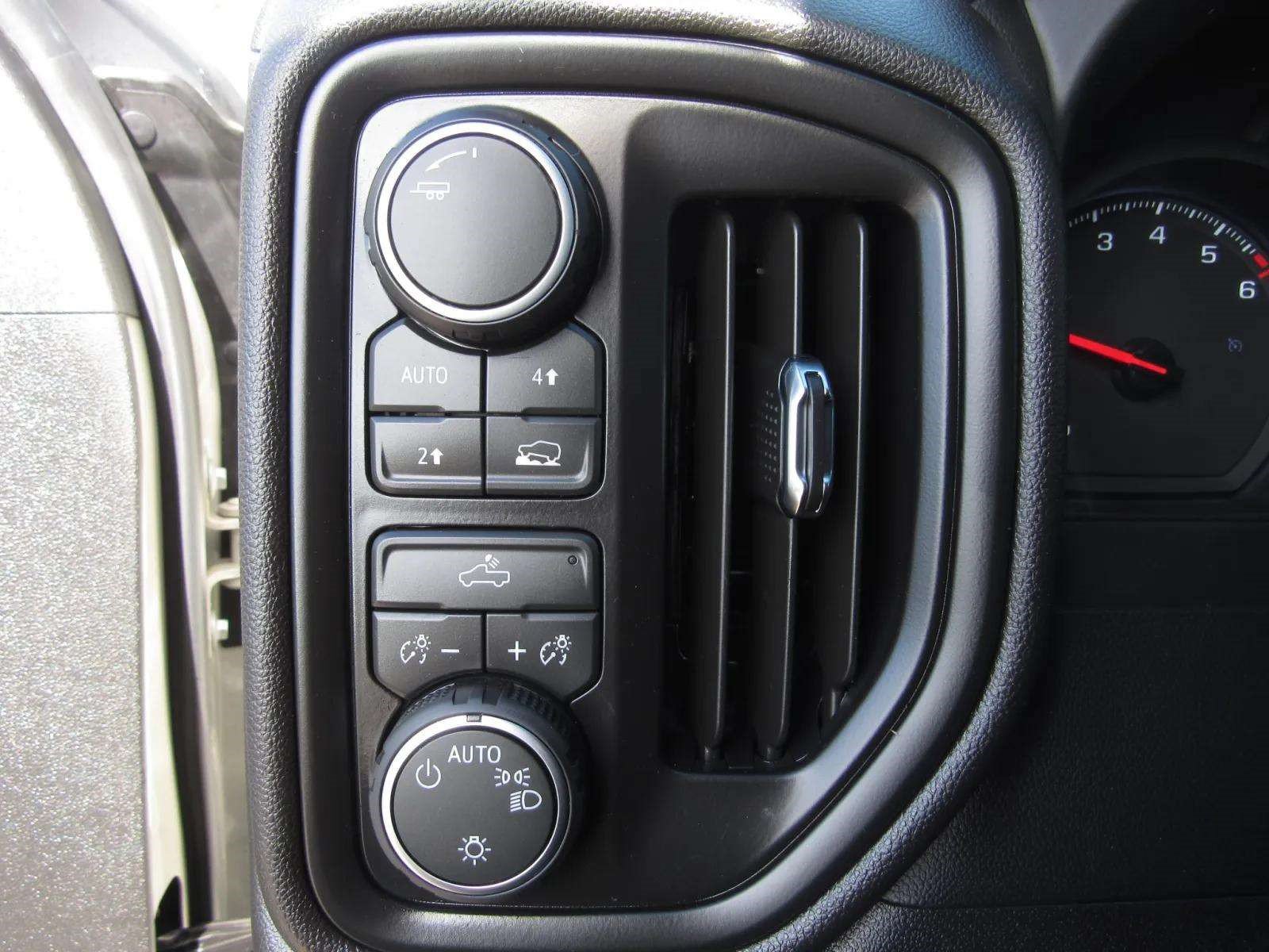 Used 2026 Chevrolet Silverado 1500 Custom AWD/4WD image 19