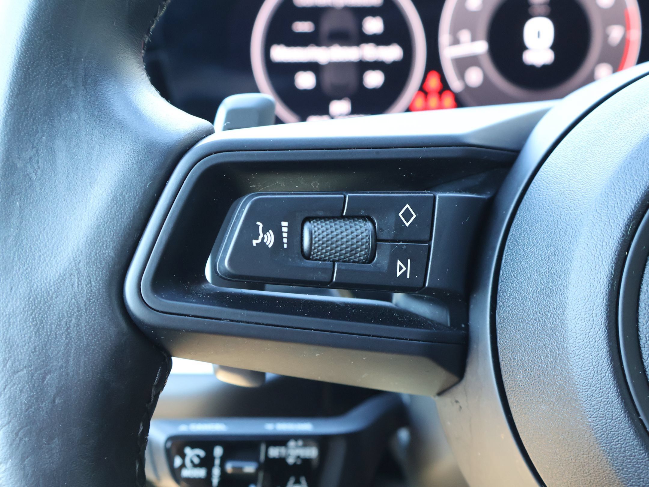 Used 2024 Porsche Cayenne AWD/4WD image 18