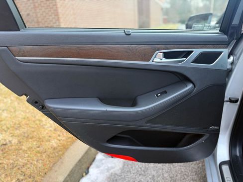 Used 2015 Hyundai Genesis 3.8 w/ Option Group 04 image 39