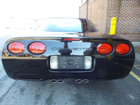 Used 2001 Chevrolet Corvette Coupe w/ Preferred Equipment Group2 image 43