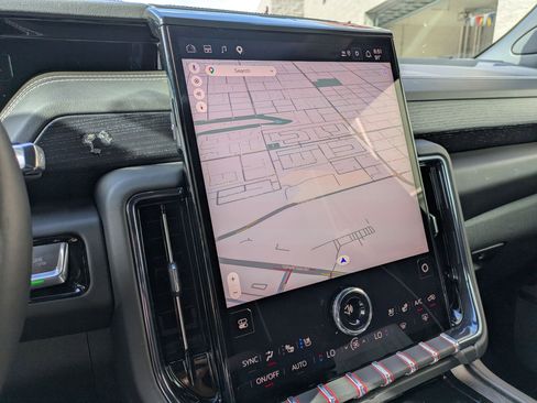 Certified 2025 GMC Yukon AT4 Ultimate AWD/4WD image 21