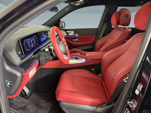 Used 2025 Mercedes-Benz GLS 580 4MATIC image 5