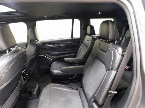 Used 2022 Jeep Grand Cherokee L Laredo image 10