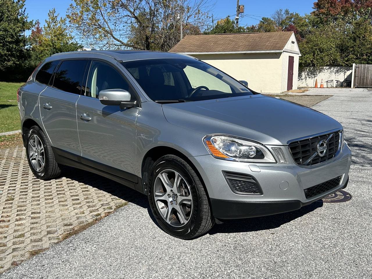 Used 2013 Volvo XC60 T6 AWD/4WD image 3