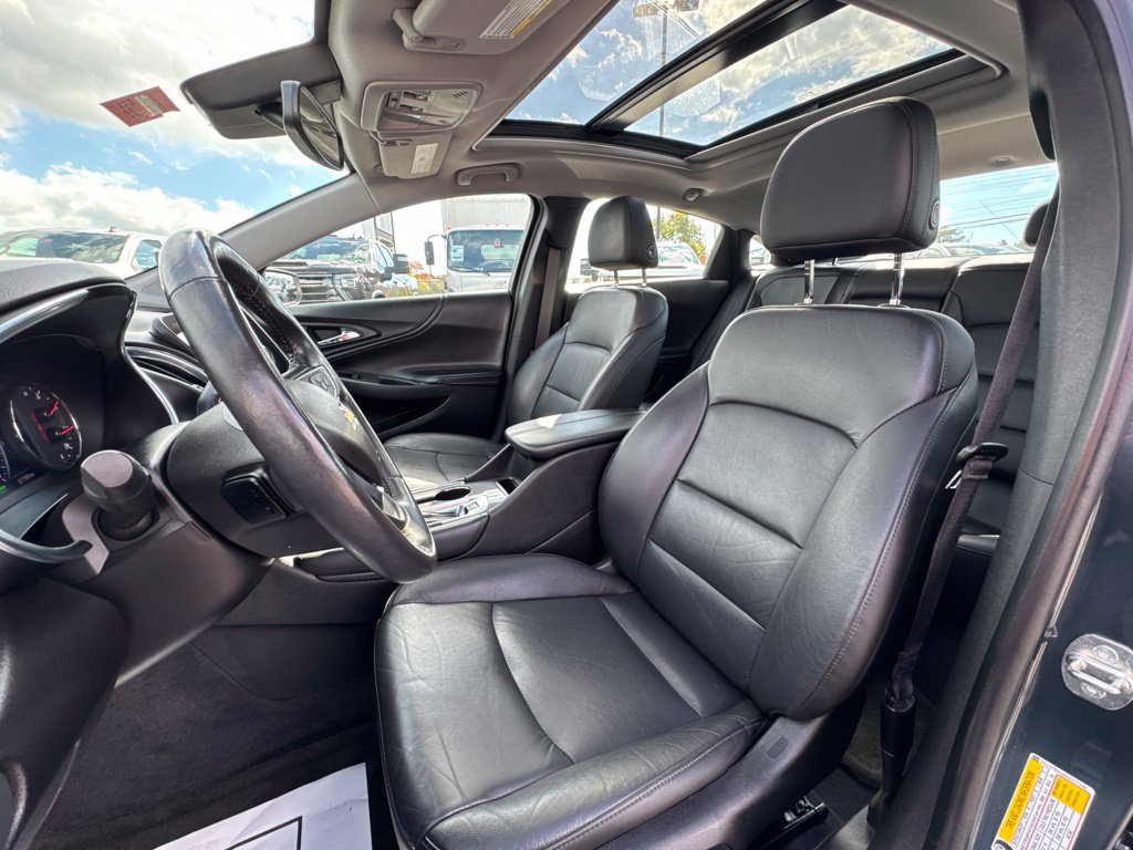 Used 2019 Chevrolet Malibu Hybrid w/ Leather Package FWD image 16