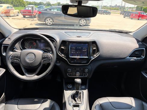 Used 2019 Jeep Cherokee Limited w/ Luxury Group AWD/4WD image 28