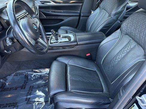 Used 2022 BMW 740i xDrive w/ M Sport Package AWD/4WD image 5