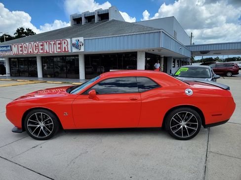 Used 2016 Dodge Challenger R/T Scat Pack w/ Leather Interior Group RWD image 2