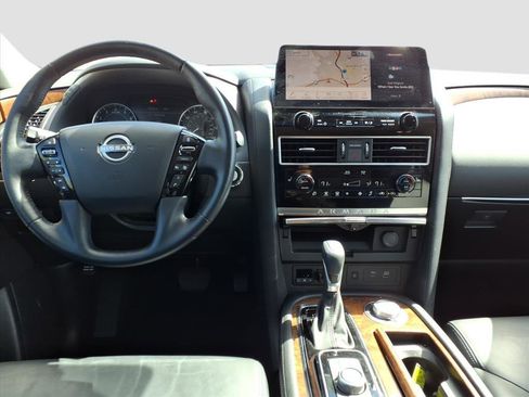 Used 2024 Nissan Armada SL w/ Captain's Chairs Package image 9