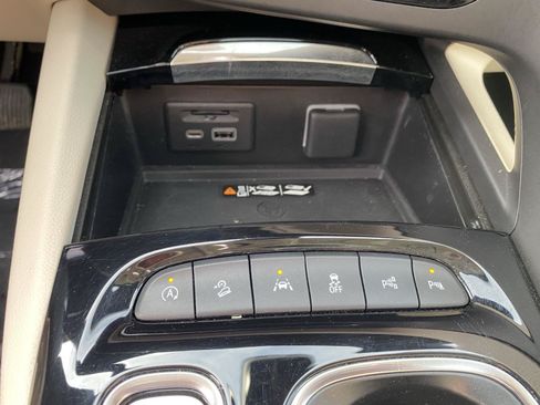 Used 2023 Buick Envision Avenir AWD/4WD image 25