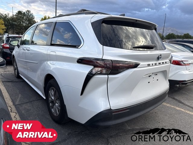 Used 2023 Toyota Sienna XLE w/ XLE Plus Package FWD image 14